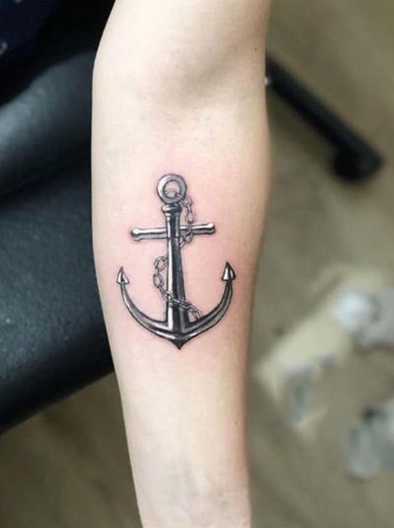 cá tính với mẫu tattoo mỏ neo trên cẳng tay