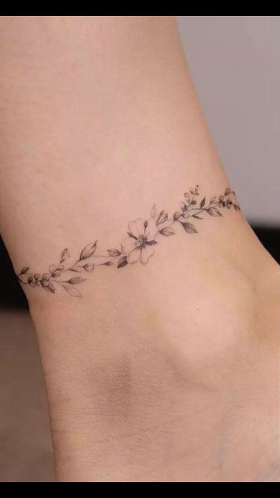 cực đẹp nhất với cành hoa tạo ra trở nên kiểu mẫu tattoo rung lắc chân