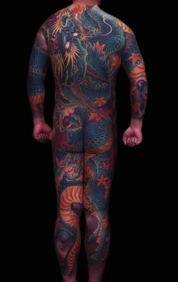 cực nét với hình xăm kín mình độc đáo