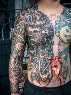 điệu nghệ cùng hình xăm full phía trước