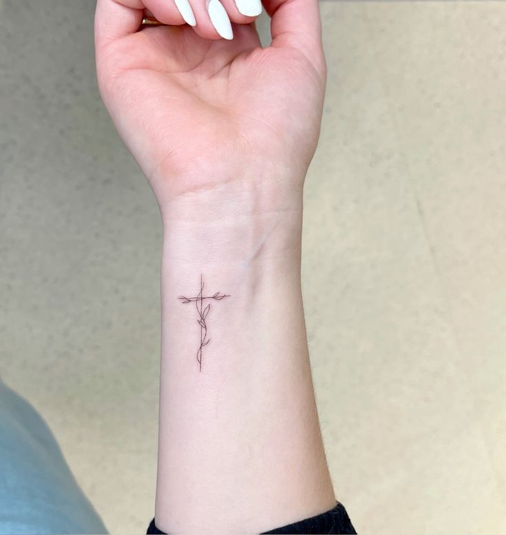 đường nét đơn giản của mẫu tattoo thánh giá
