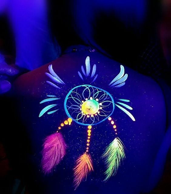 hình dạ quang sau lưng cho nữ