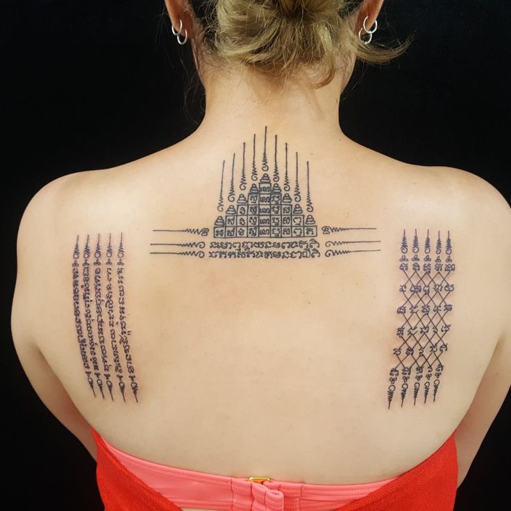 hình tattoo chữ khmer ở lưng