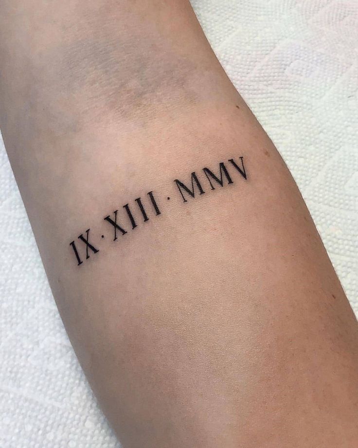 hình tattoo la mã ngày sinh mini