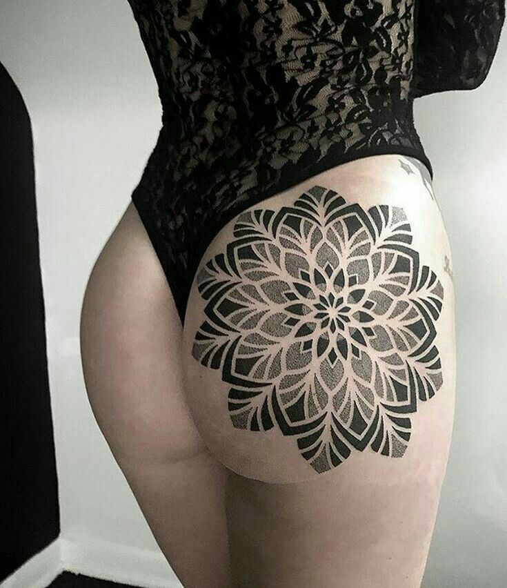 hình xăm bông hoa cách điệu
