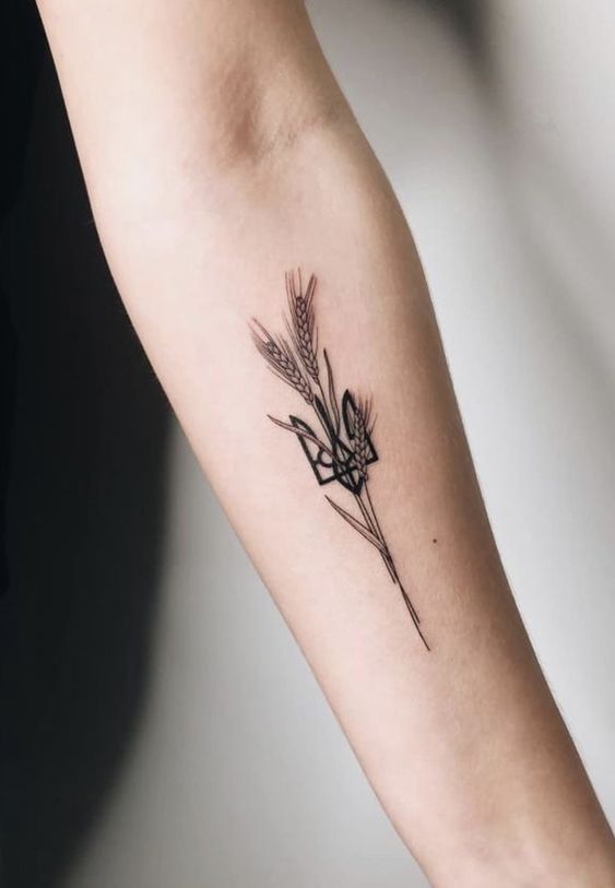 Hình xăm bông lúa basic ở cánh tay