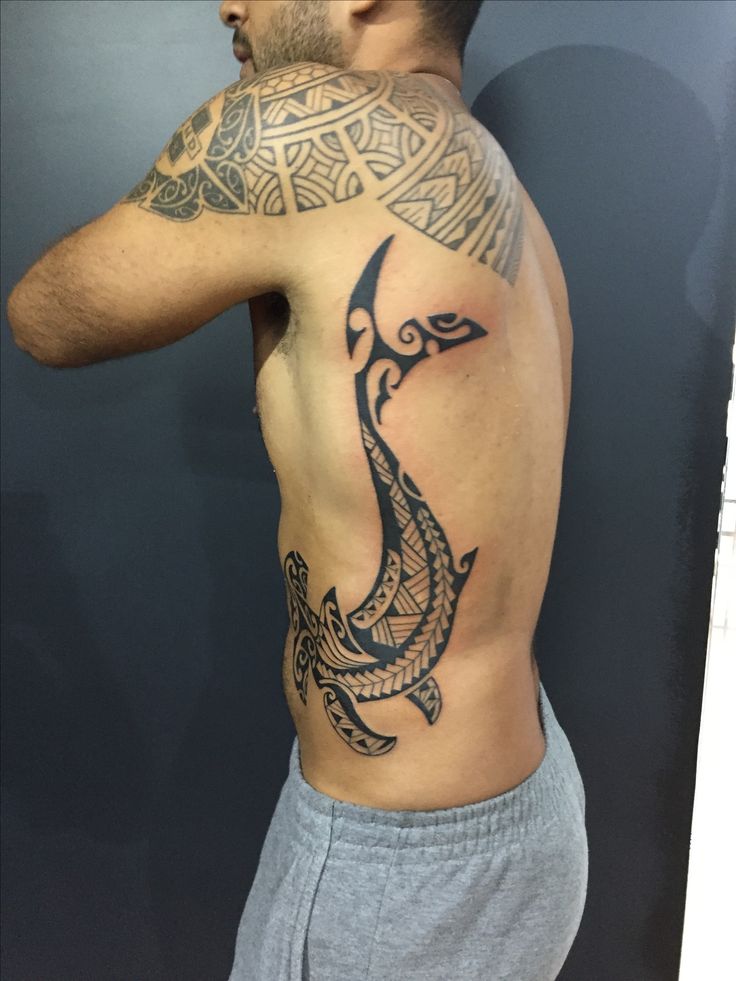 hình xăm cá voi cách điệu