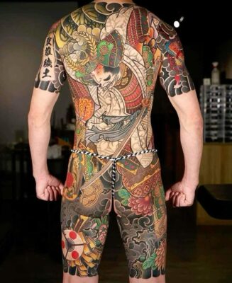 hình xăm các nhân vật trừu tượng là ý tưởng tuyệt vời