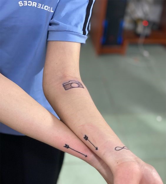 biểu tượng cho câu nói đôi bạn cùng tiến