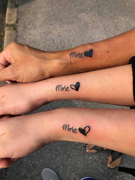 hình xăm cặp bạn thân mini ở cổ tay