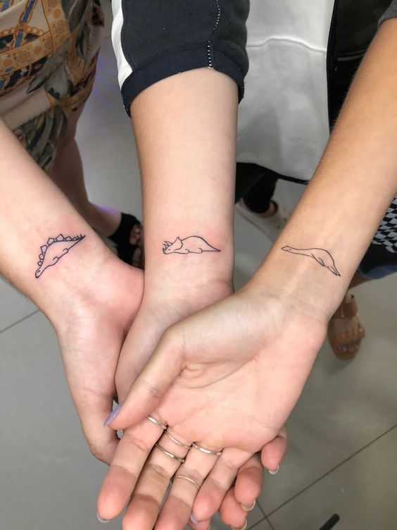 mẫu tattoo mini thể hiện hợp nhau về tính cách của nhóm bạn
