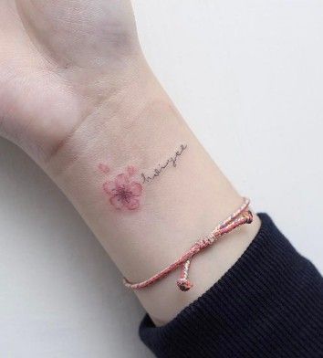 hình xăm chữ kèm hoa mini