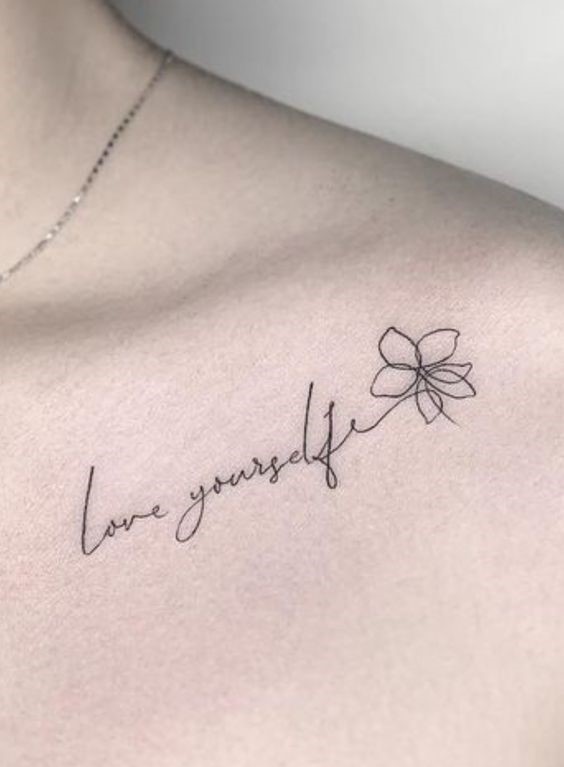 hình xăm chữ mini kèm hoa xinh