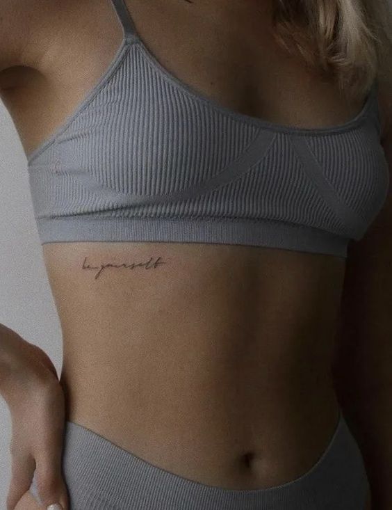 hình xăm chữ mini thể hiện cá tính