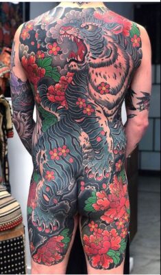 hình xăm full phía sau cực sáng tạo