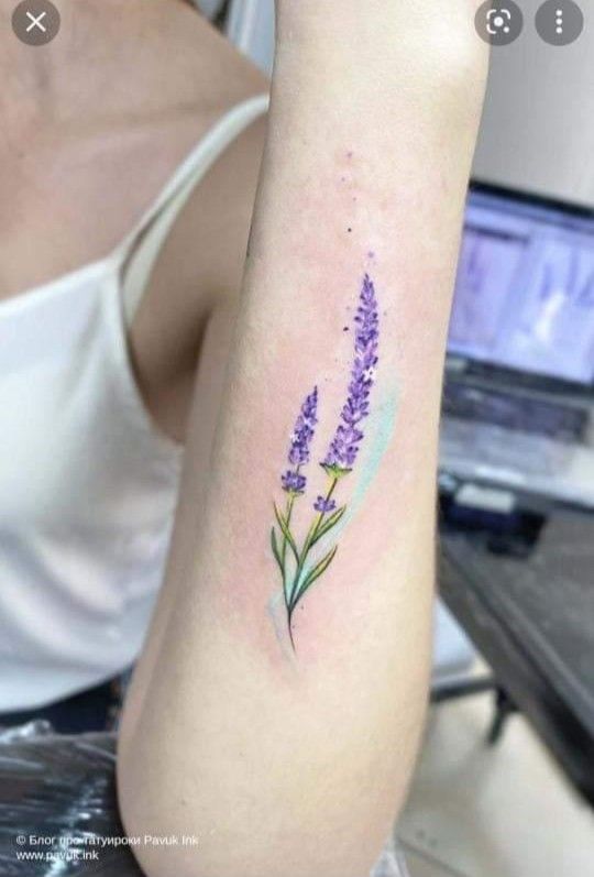 mẫu tattoo lavender đẹp cho khách nữ ở tay