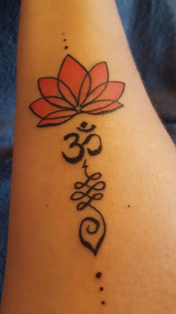 hình xăm hoa sen màu đỏ cực chất