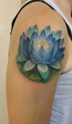 hình xăm hoa sen màu xanh cực nghệ thuật