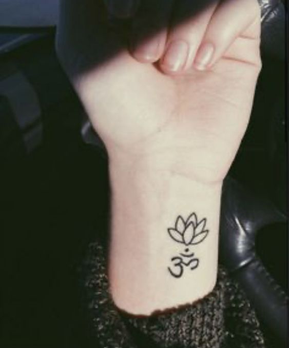 hình xăm hoa sen mini