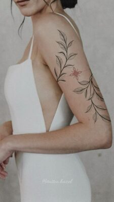 Hình xăm lá cây phong cách nữ tính thanh lịch