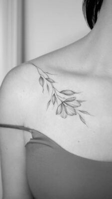 Hình xăm lá cây siêu cuốn hút