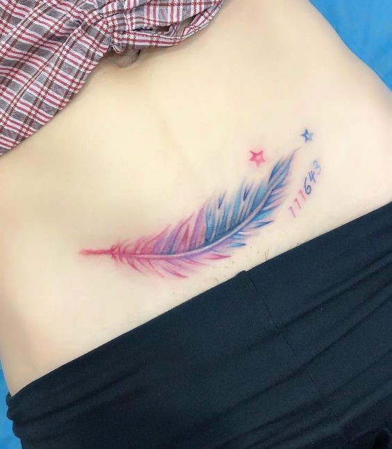 hình xăm lông vũ màu sắc ngọt ngào