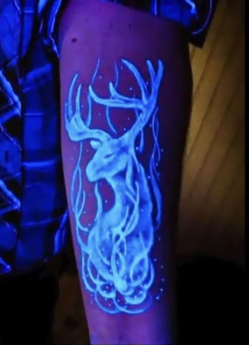 hình xăm nai vàng phát sáng