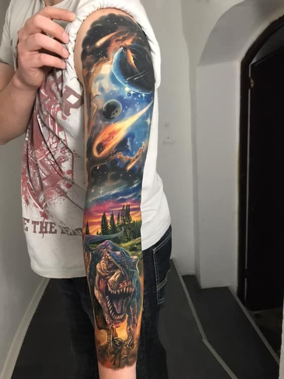 hình xăm ngân hà kết hợp khủng long