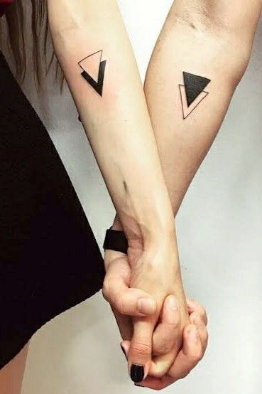 hình xăm tam giác cho các bạn đang yêu