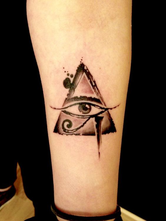 mê mẫn trước đôi mắt ma mị