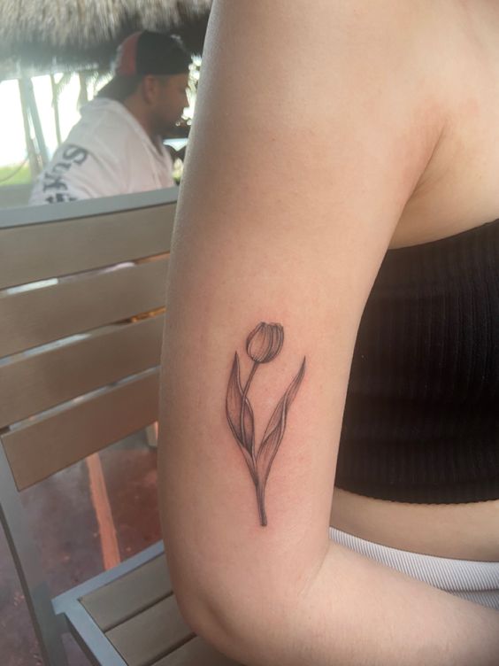 hình xăm tulip đơn giản và tinh tế