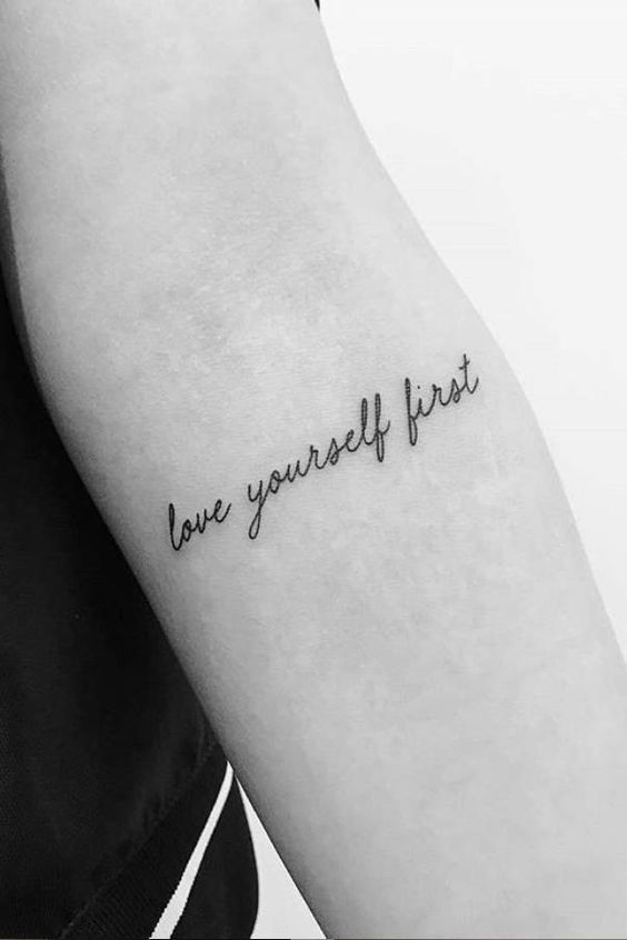 hình xăm yêu bản thân ở cánh tay mẫu 2