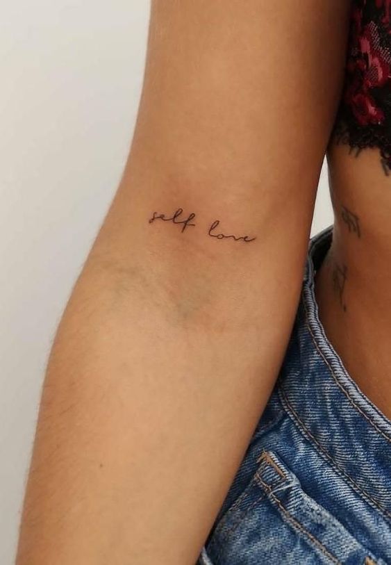 hình xăm yêu bản thân ở cánh tay mẫu 3