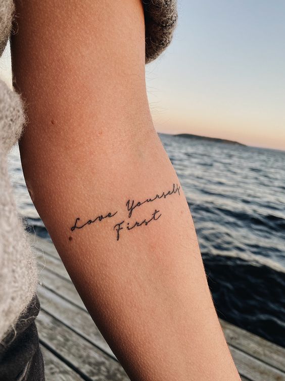 hình xăm yêu bản thân ở cánh tay mẫu 4