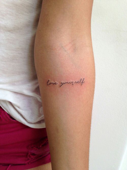 hình xăm yêu bản thân ở cánh tay mẫu 6