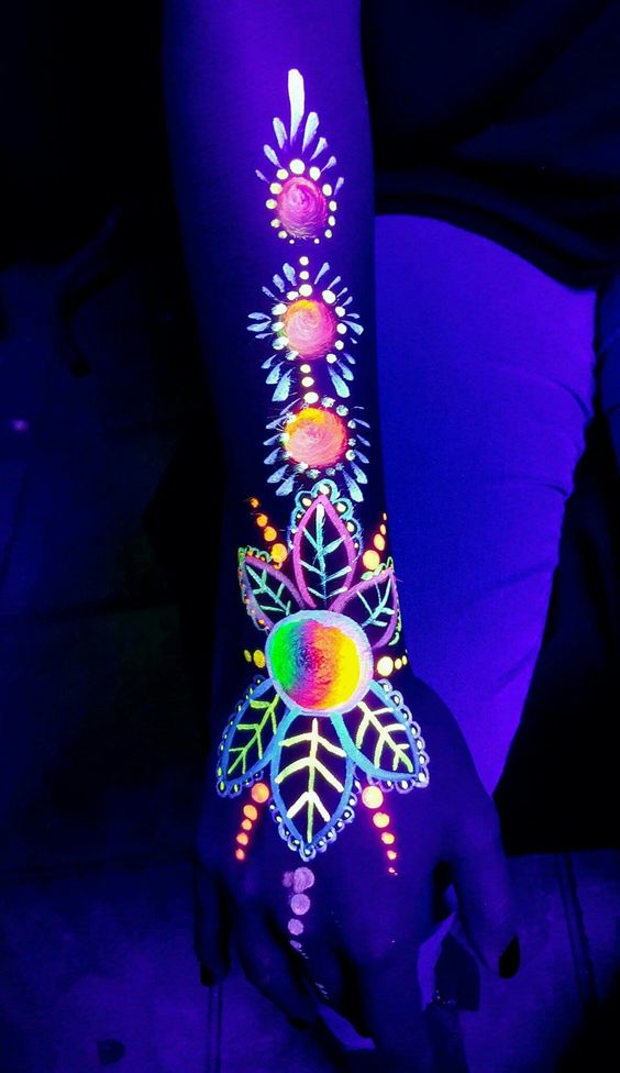 họa tiết bông hoa dạ quang đẹp