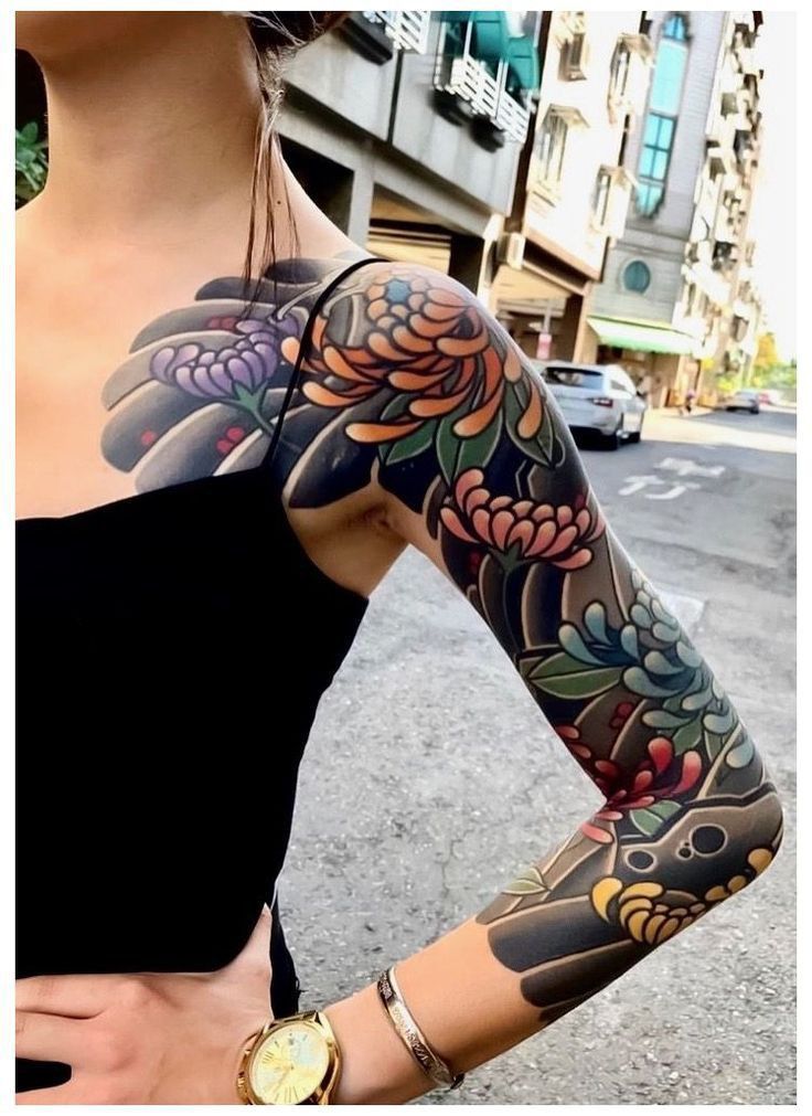 hút mắt với mẫu tattoo hoa cúc trên cánh tay