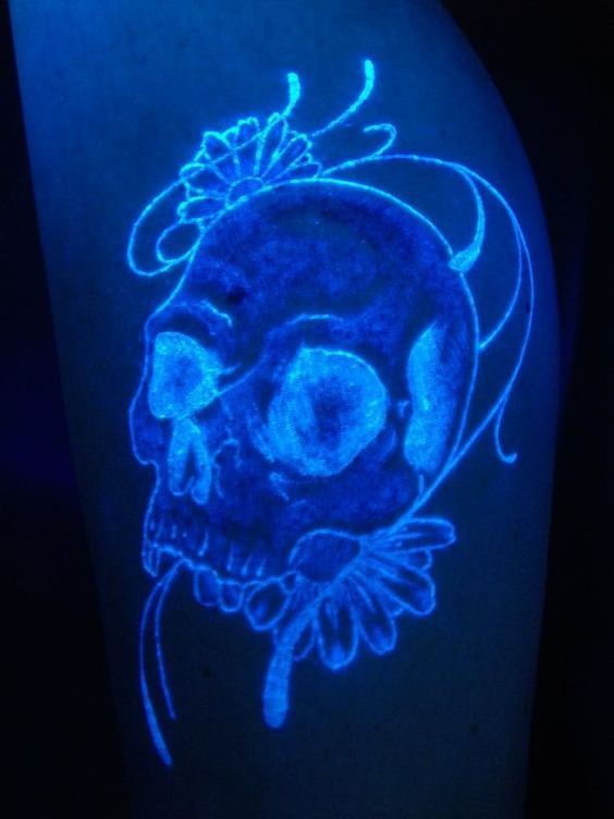 kết hợp đầu lâu và bông hoa