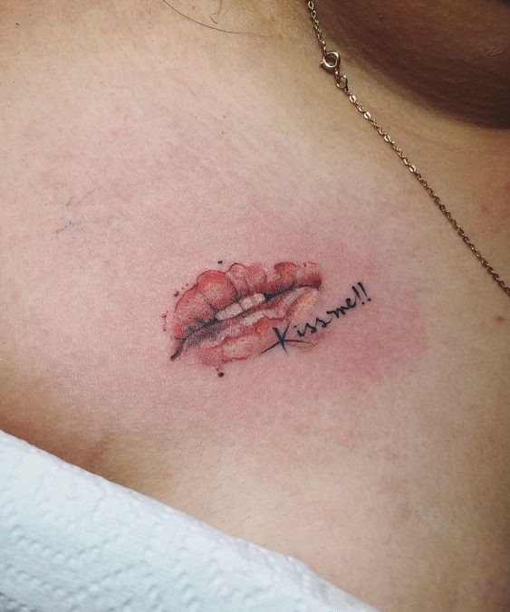 không thể rời mắt với mẫu tattoo nụ hôn không thể rời mắt với mẫu tattoo nụ hôn