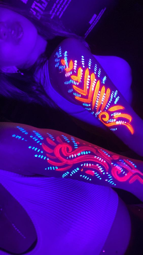 kiểu dạ quang phát sáng trong đêm