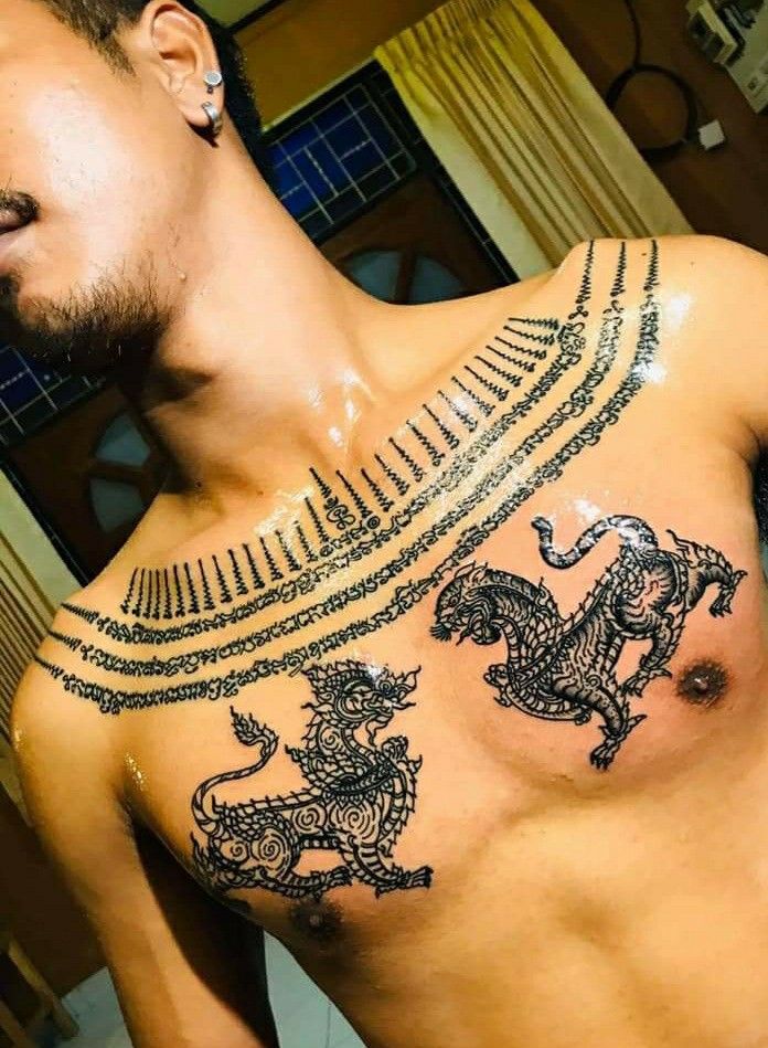 kiểu tattoo chữ khmer trước ngực độc đáo