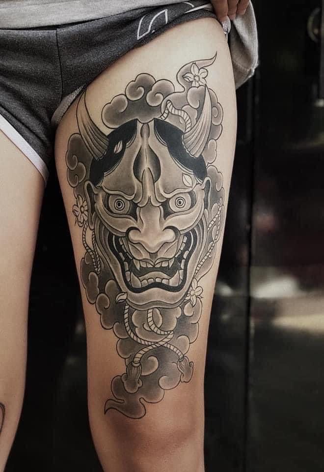 kiểu tattoo đầu quỷ hung tợn trên bắp đùi