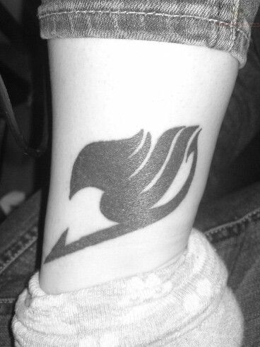 kiểu tattoo fairy tail trên cổ chân