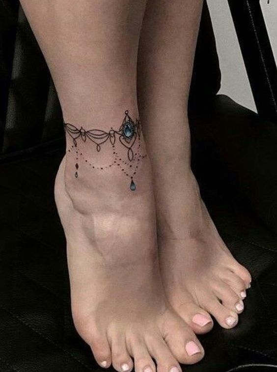 kiểu tattoo rung lắc chân vô cùng ngầu mang đến nữ