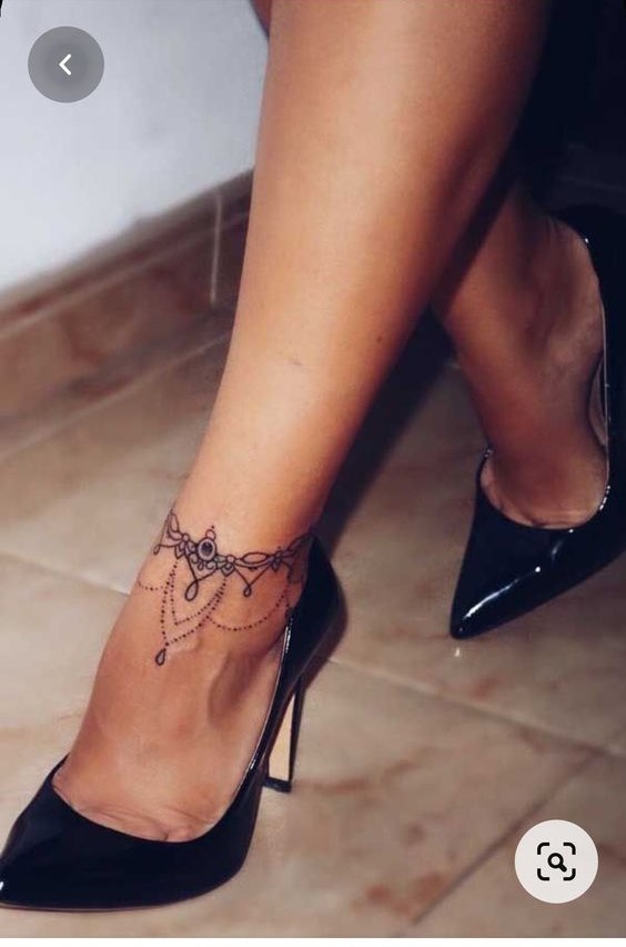 kiểu tattoo rung lắc chân với hình tiết tinh anh tế