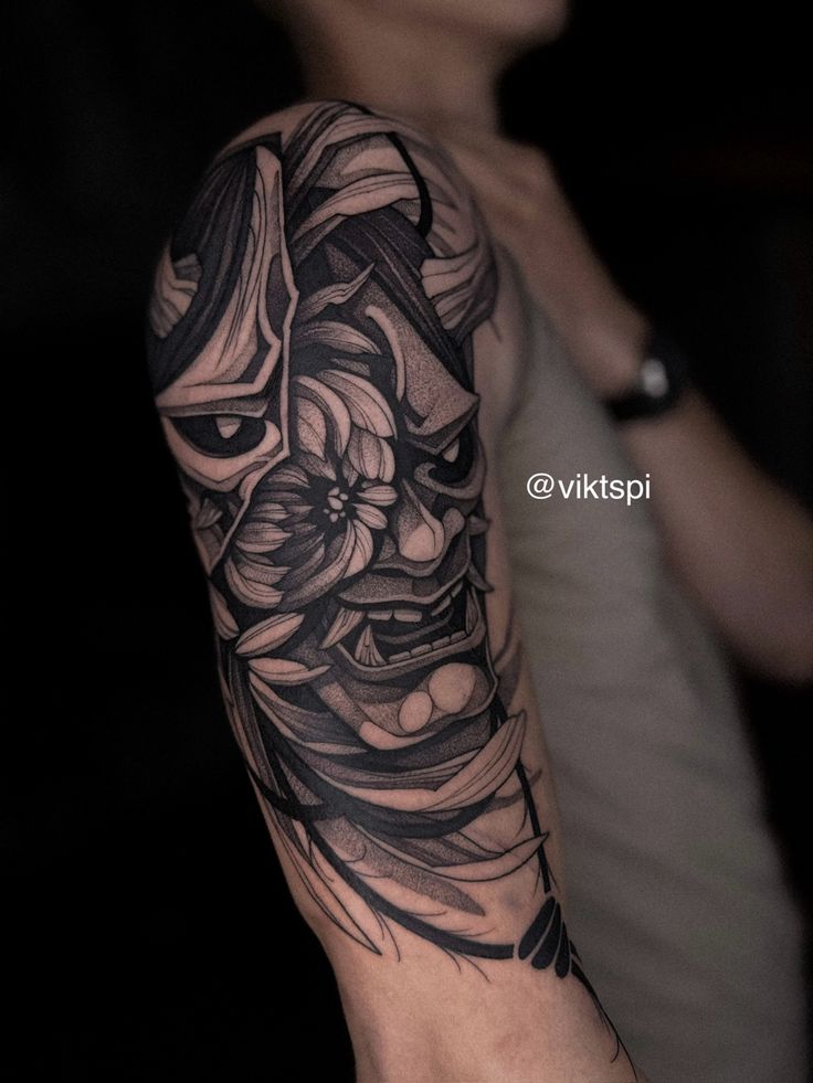 kiểu tattoo mặt quỷ trên bắp tay