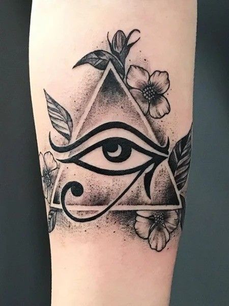 kiểu tattoo mắt thần Ra độc đáo