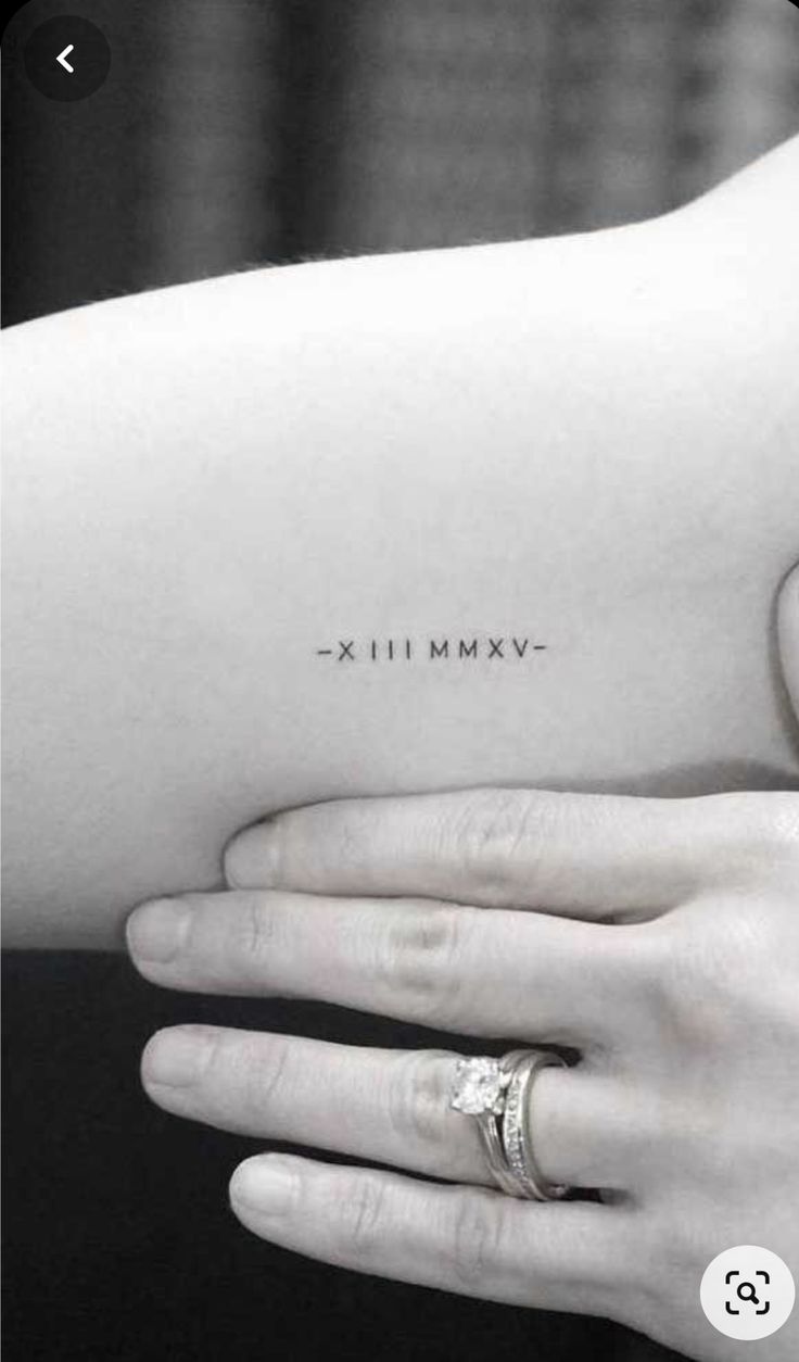 kiểu tattoo mini chữ số la mã