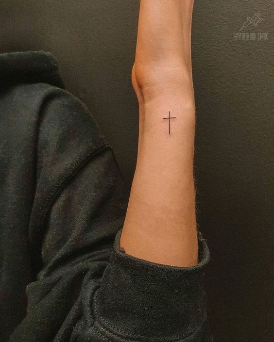kiểu tattoo thánh giá mini basic