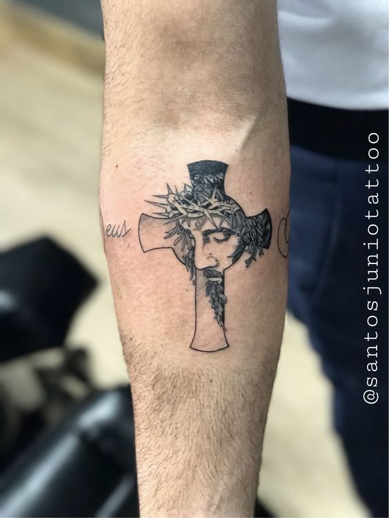 kiểu tattoo thánh giá trên tay độc đáo